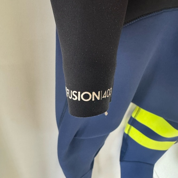 Hurley Fusion 403 Wetsuit size MT - Picture 4 of 6